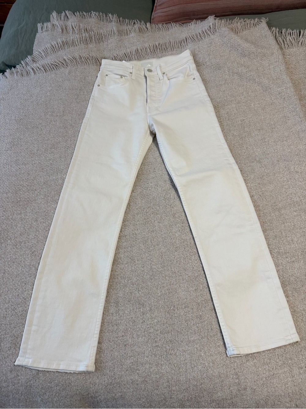 MOTHER Denim The Tomcat Ankle Jeans in Cream Puffs
